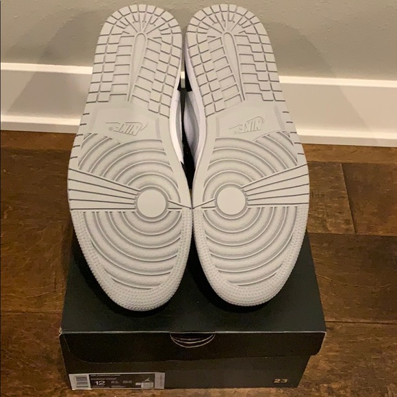 Air Jordan 1 Low Black Smoke Grey - Picture 5 of 6